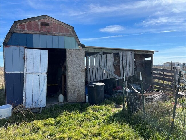 Building Photo - 205 Co Rd 212