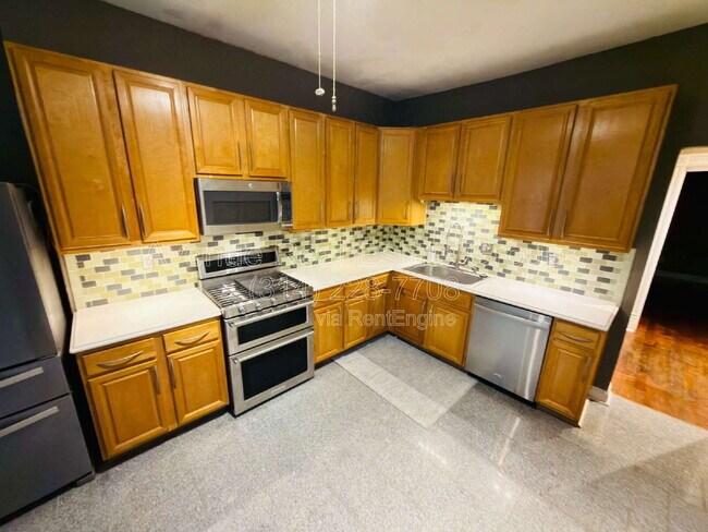 Building Photo - 1855 Russell Blvd