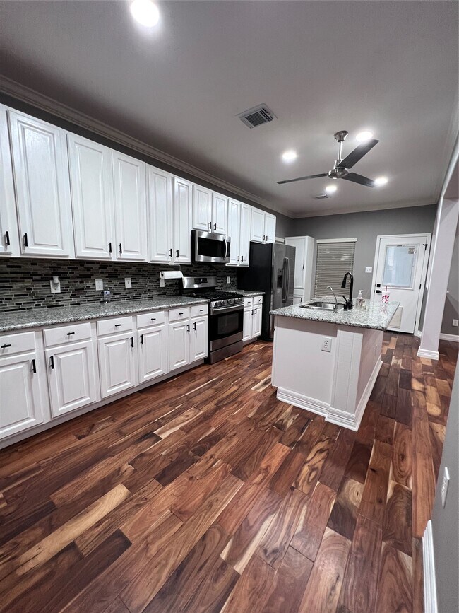 Building Photo - 3629 Pine Valley Dr