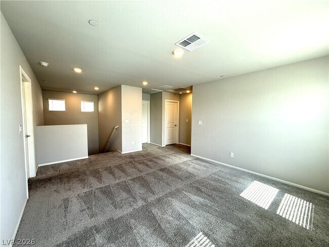 Building Photo - 522 Spy Rock Ave