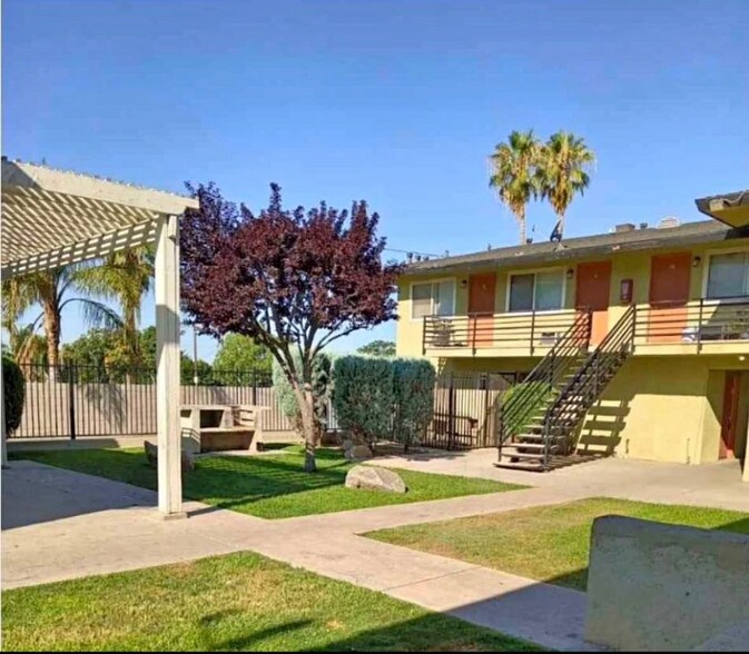 Building Photo - 1511 Orange Dr