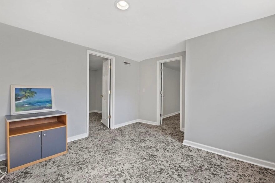 Living room - 1305 Stratford Ave