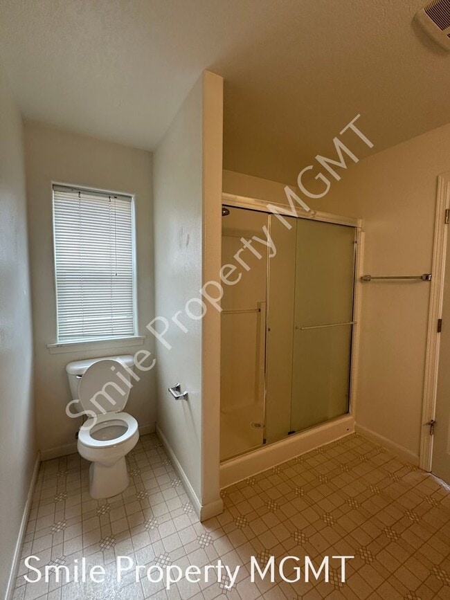 Building Photo - 6422 SE 137th Ave