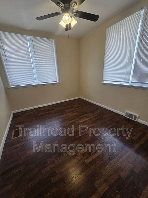 Building Photo - 3115 S Forest Ave