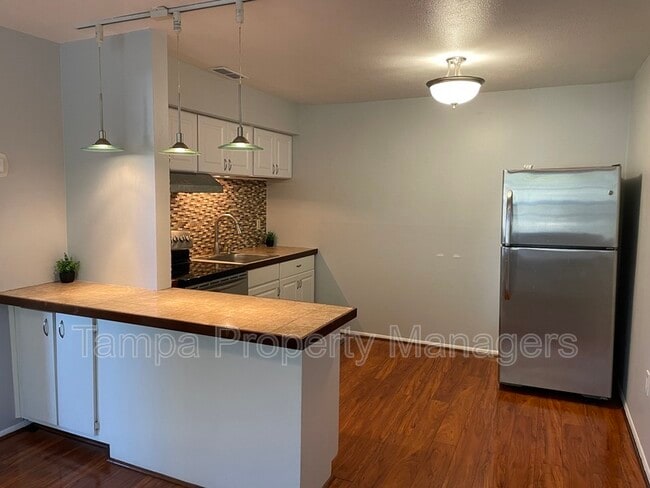 Building Photo - 9015 Westchester Cir