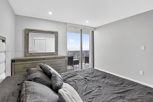 Building Photo - 3675 N Country Club Dr