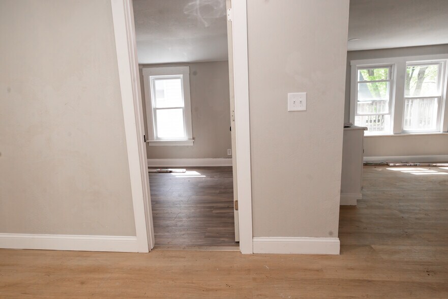 Building Photo - 1600 E 49th St