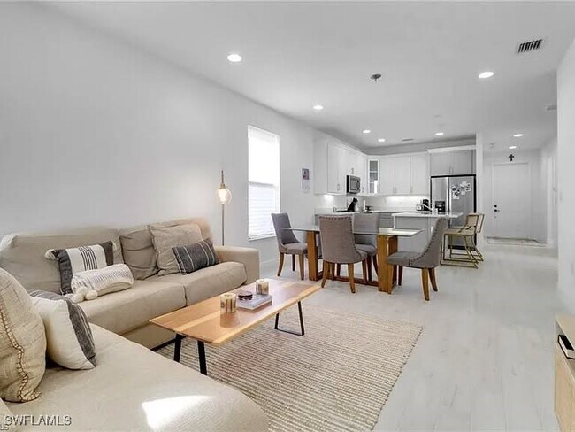 Building Photo - 9011 Madrid Cir