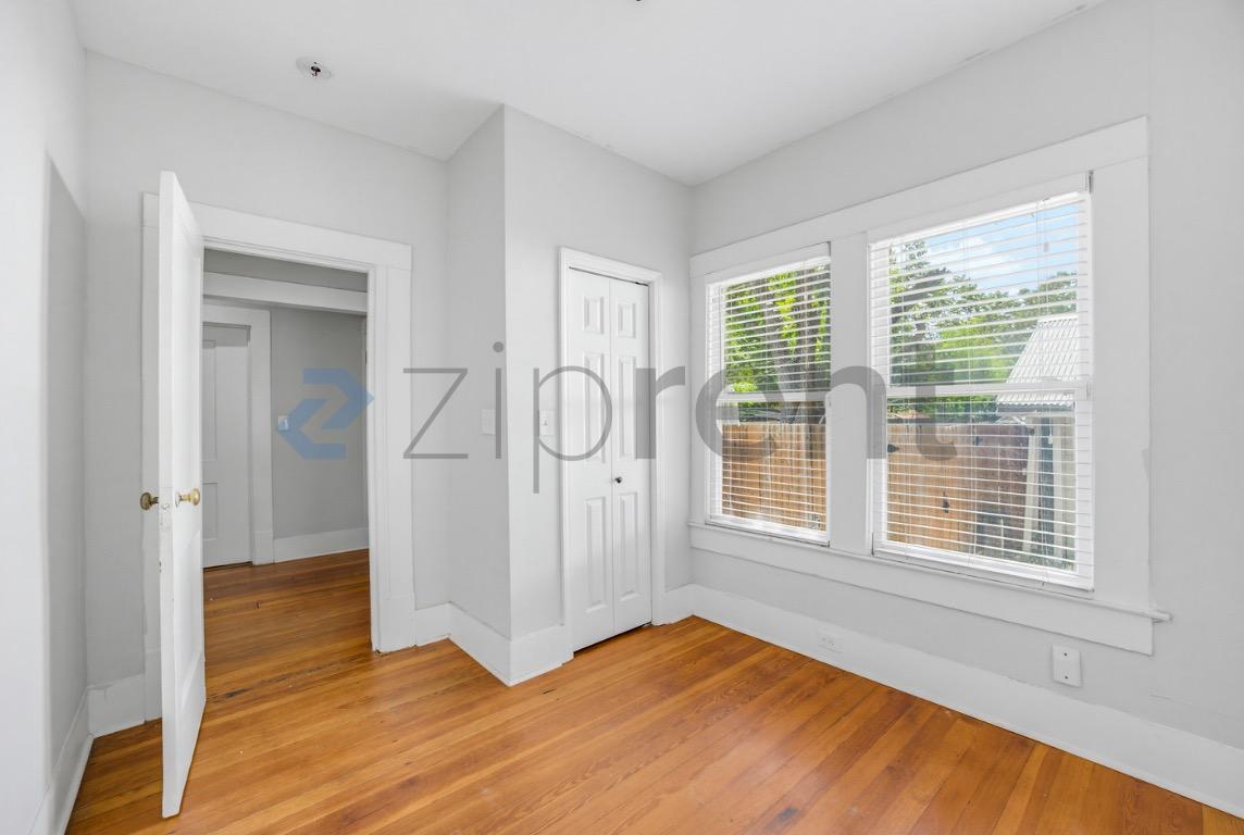Building Photo - Unit