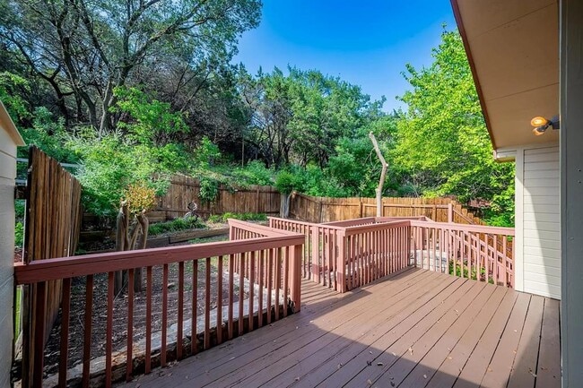 Building Photo - 6616 Mesa Hollow Dr