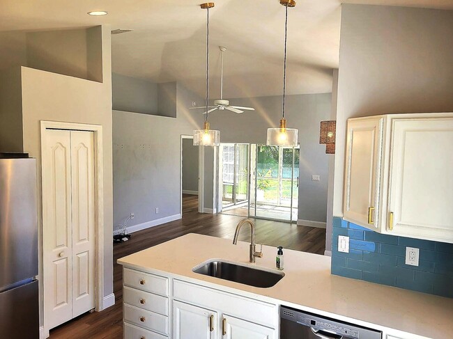 Building Photo - 20907 Country Barn Dr