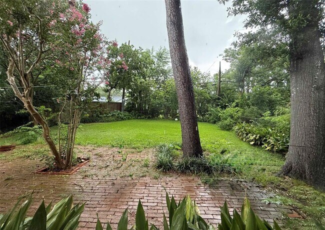 Building Photo - 4070 McDermed Dr
