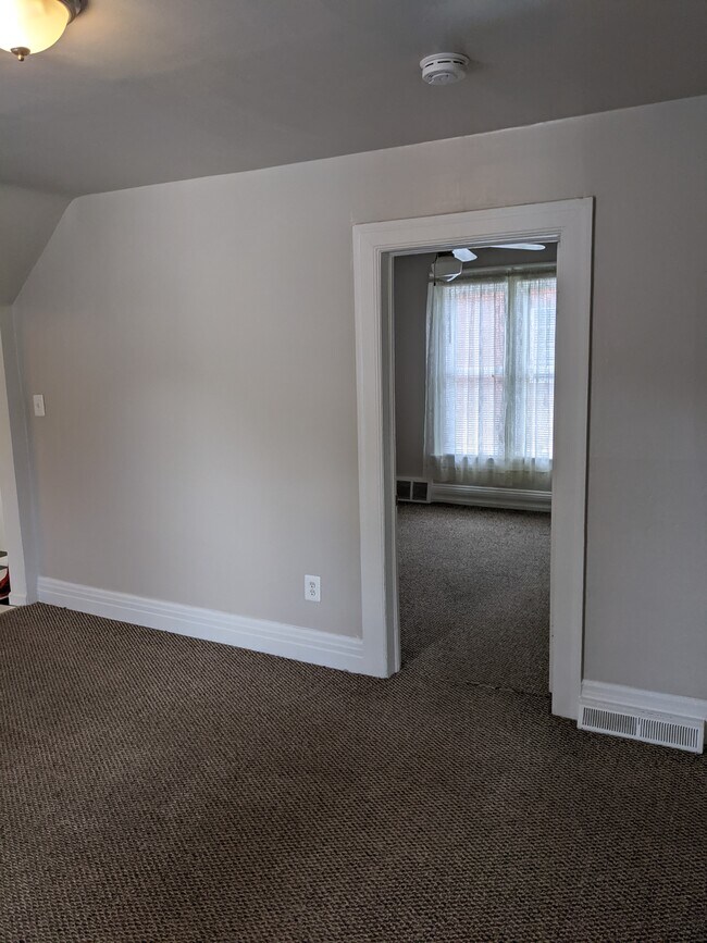 living room - south wall - 1313 Mason St