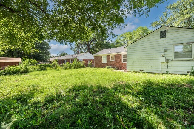 Building Photo - Charming 3 Bed 1 Bath In Quiet Neighborhood