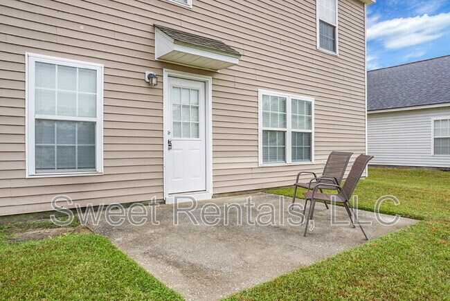 Building Photo - 124 Larkspur Dr