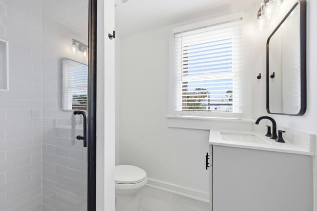 Building Photo - 300 E 3rd St