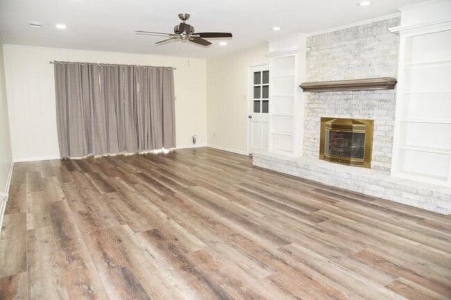 Building Photo - 713 Oxford Ave