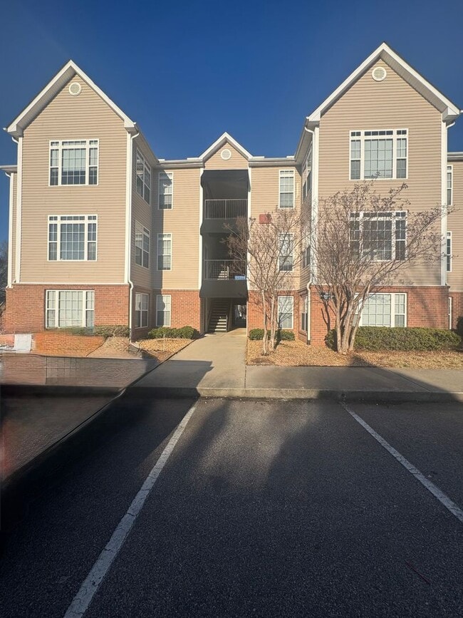 Building Photo - Special Rate! SPACIOUS 1 Bed 1.5 Bath Condo with Sunroom and AMENITIES!!!