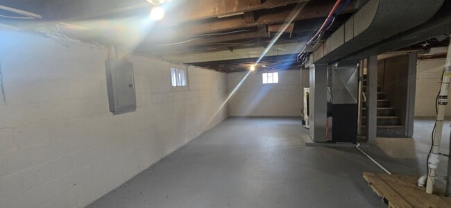 Building Photo - 1590 W. Waggoner-- 2 bed, 1 bath