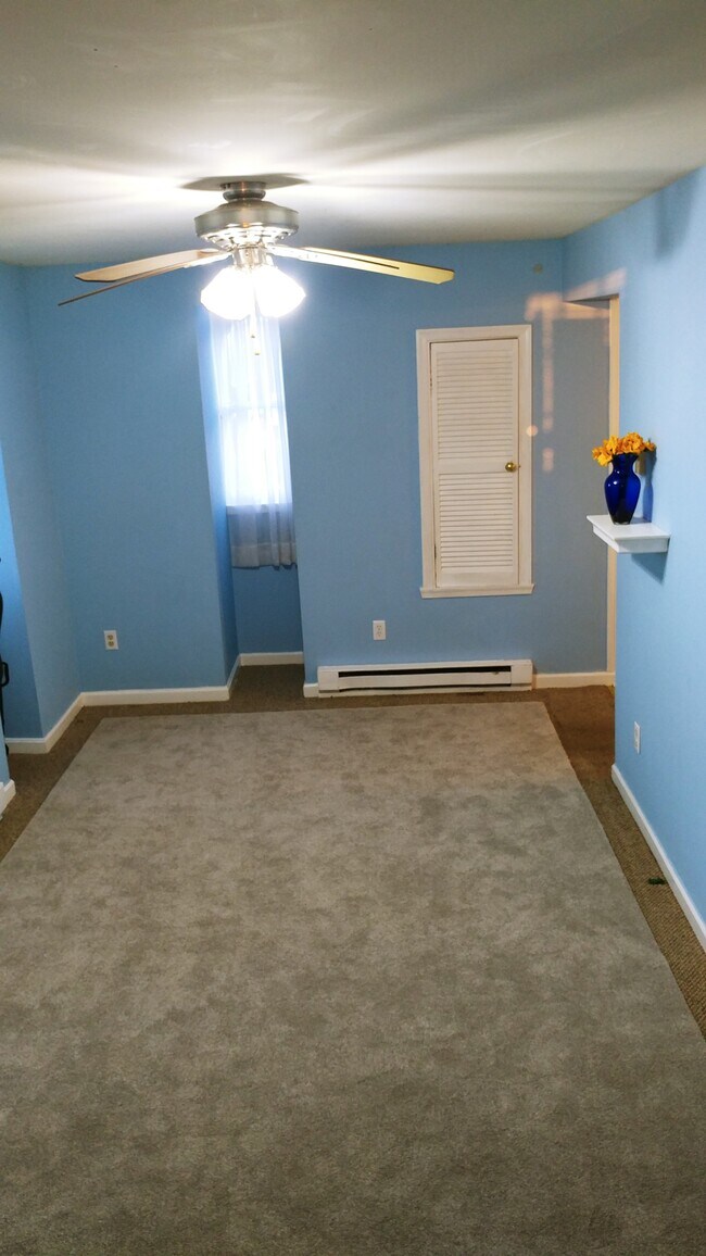 Apt D Family room - 82 E Main St