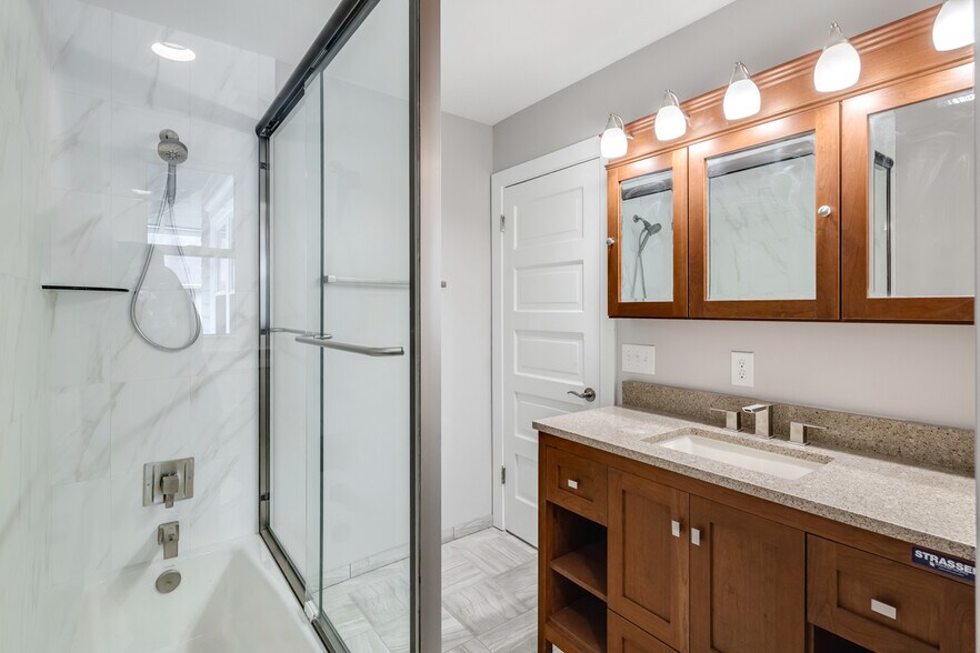 BATHROOM 2 - 309 Warwick Rd