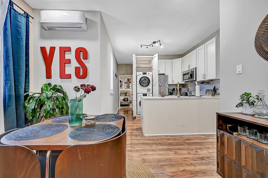 Building Photo - 1301 S 49th St