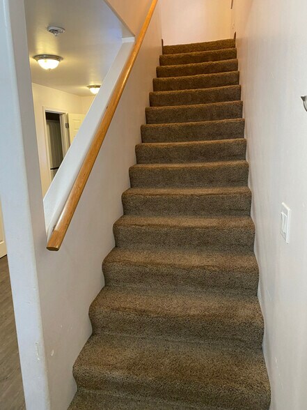 Building Photo - 305 Sarah St