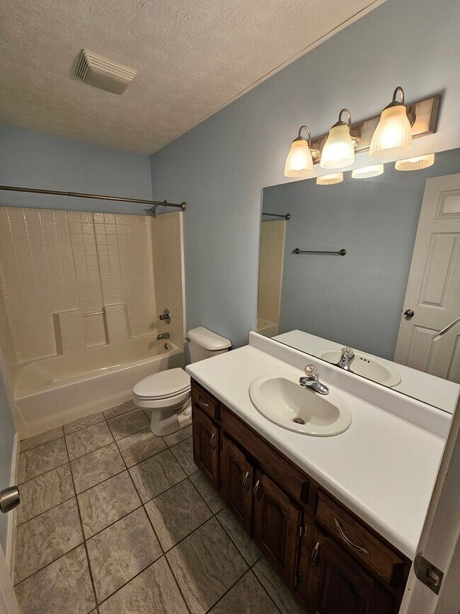 Building Photo - 3 Bedroom home in the Northfield subdivision available in time for the Holidays!