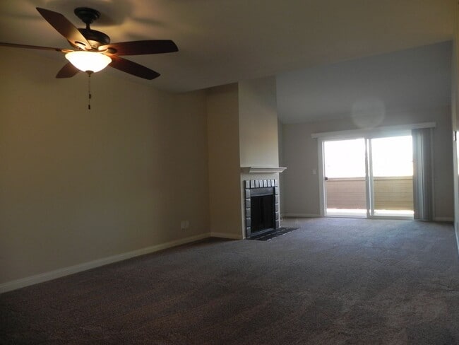 Building Photo - 2 Bedroom-2 Bathroom Single Story Condo; 2...