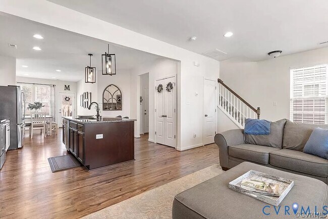 Building Photo - 16913 Thornapple Run