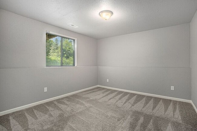 Building Photo - 3149 Alder Dr SW