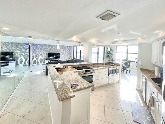 Building Photo - 5420 N Ocean Dr