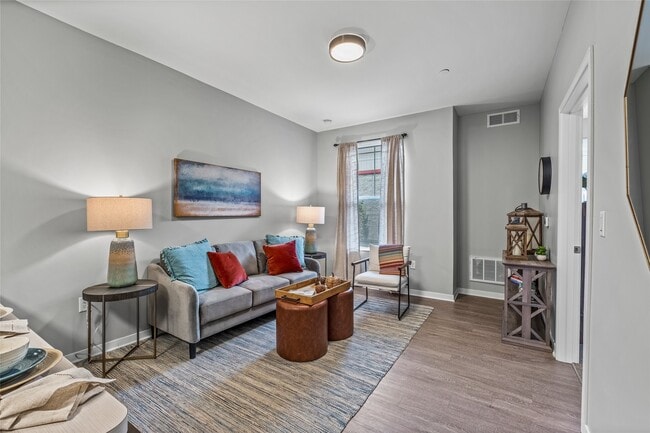 Building Photo - 1009 E Dublin Granville Rd