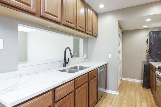 Building Photo - 7724 W Douglas Ct