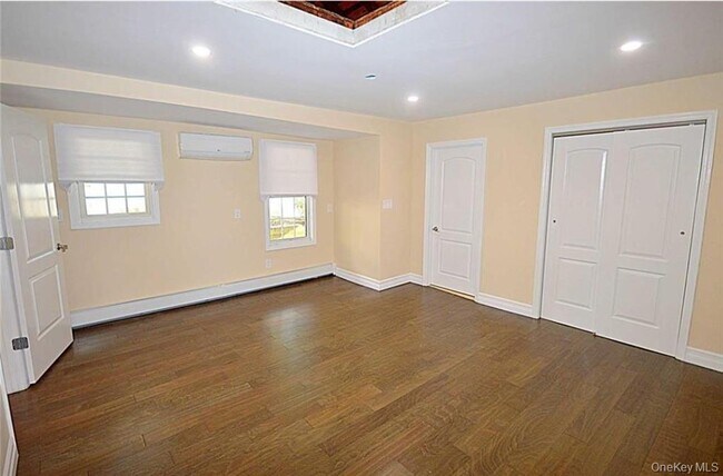 Building Photo - 4 Addison Ln