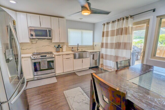 Building Photo - Modern Comfort in Mariners Village – Renov...