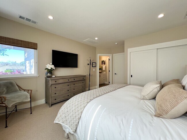 Building Photo - Luxury Living in one of Napa Valley's Most Prestigious Gated Commmunities