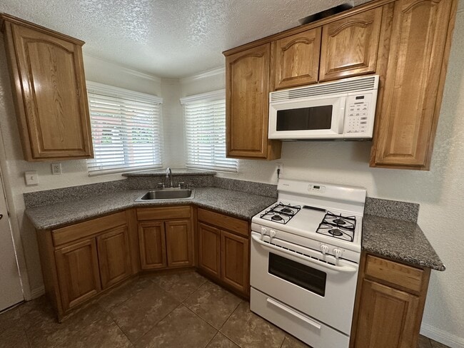 Building Photo - 13082 14th St