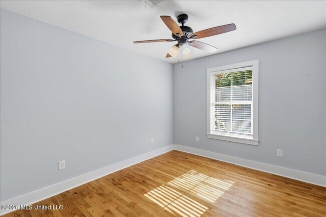 Building Photo - 117 McCree Dr