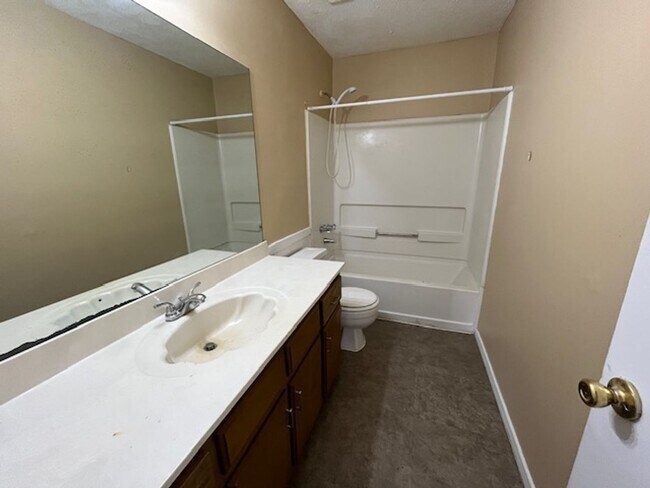 Building Photo - Renovated 3 Bedroom 2 Bath Home for Rent!!...