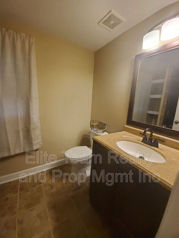 Building Photo - 4918 White Oak Rd