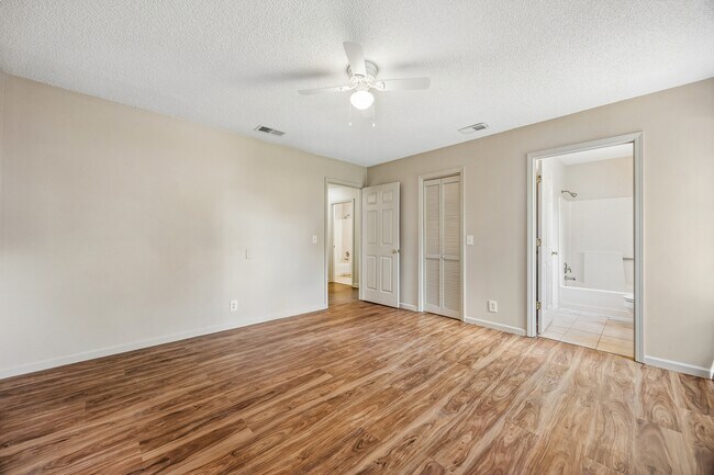 Building Photo - 117 Pinedale Dr