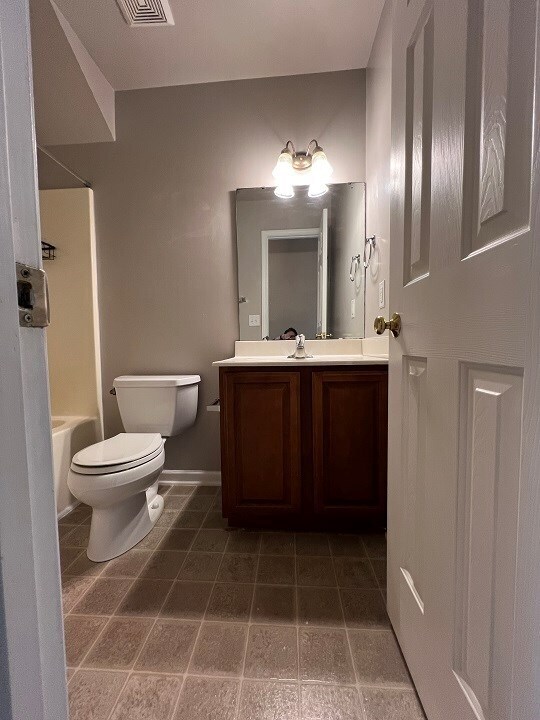 Building Photo - 570 Batty Way