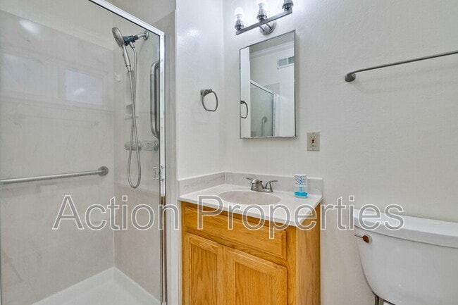 Building Photo - 1128 Kentwood Ave