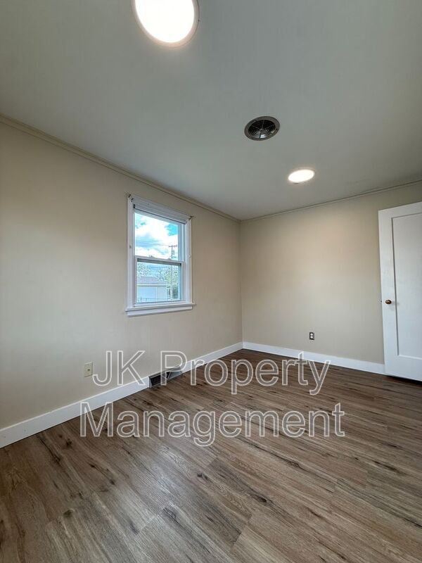 Building Photo - 3005 7th Ave N