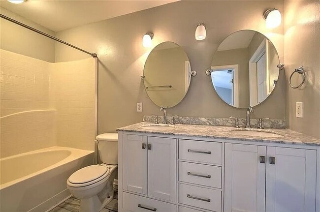 Building Photo - Location, Location!