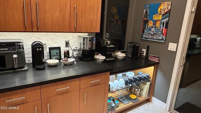 Building Photo - 5447 E Ron Rico Rd