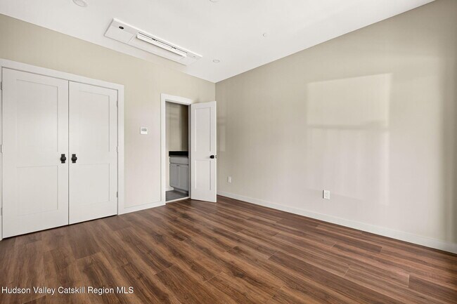 Building Photo - 176 Hudson St
