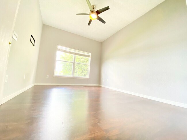 Building Photo - Stunning Lake View Home in Waterside Estate!