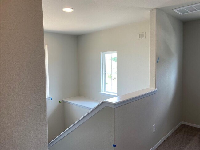 Building Photo - 106 Crooked Trail